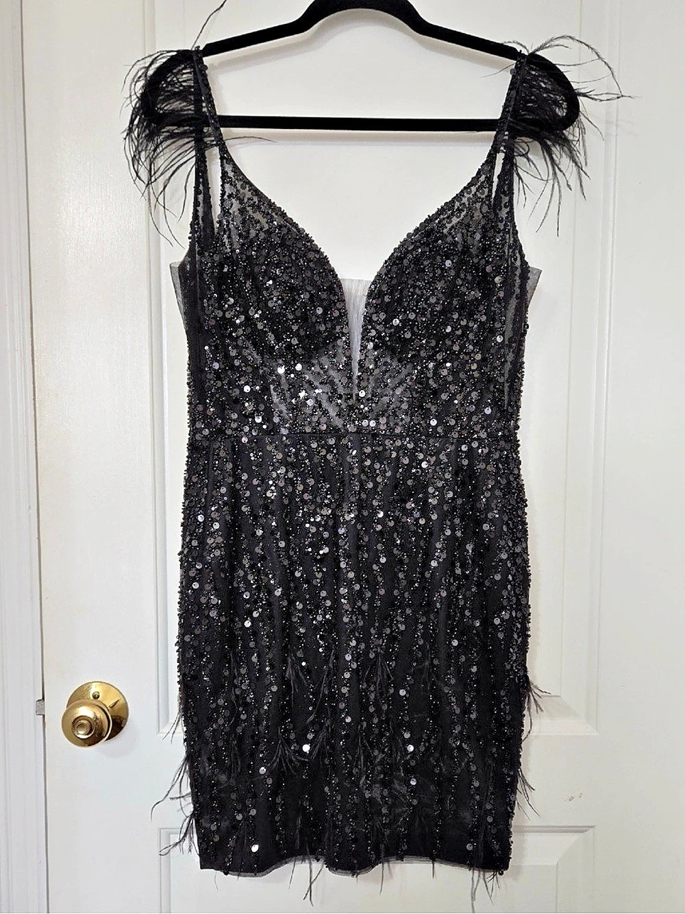 Gianni bini Black Sequin Feather Mini Dress sz. 11